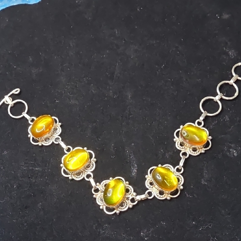 Elegant Yellow-Green Glass Cabochon Necklace - Women Jewelry